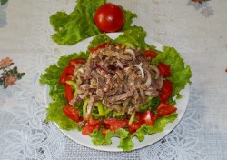 название картинки Салат с говядиной, болгарским перцем и соевым соусом
