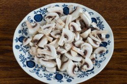 название картинки Постный салат с грибами и фасолью