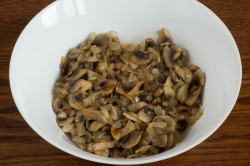 название картинки Постный салат с грибами и фасолью