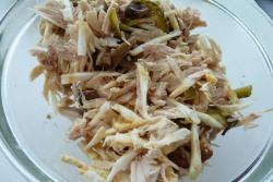 название картинки Салат из корня сельдерея с грибами и курицей