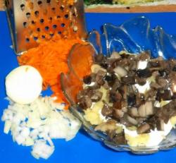 название картинки Салат с грибами сыром и ветчиной