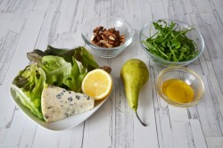 название картинки Салат с грушей и сыром дор блю