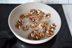 название картинки Салат с грушей и сыром дор блю