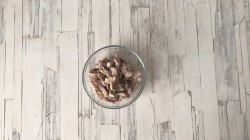 Салат с индейкой и грибами