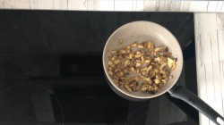 Салат с индейкой и грибами