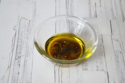 Салат с инжиром, моцареллой и рукколой