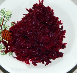 название картинки Салат с изюмом сыром и грецкими орехами