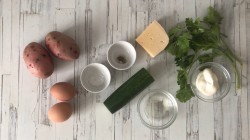 Салат с жареной картошкой