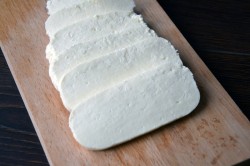 название картинки Салат с жареным адыгейским сыром и помидорами