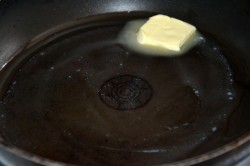 название картинки Салат с жареным адыгейским сыром и помидорами