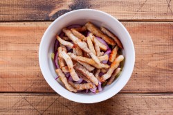 Салат с жареным мясом