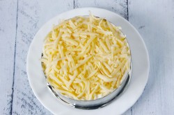название картинки Салат с жареными грибами и курицей