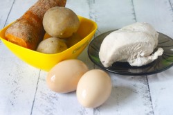 название картинки Салат с жареными грибами и курицей