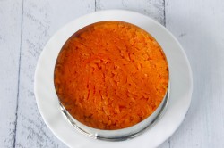 название картинки Салат с жареными грибами и курицей