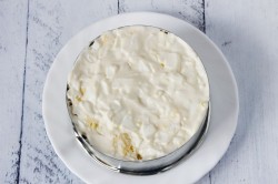 название картинки Салат с жареными грибами и курицей