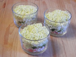 название картинки Салат с жареными креветками на Новый год