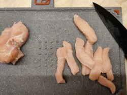 Салат с жареными шампиньонами и курицей