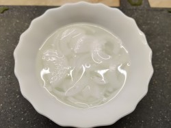 Салат с жареными шампиньонами и курицей