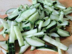 название картинки Салат с кальмарами и горошком