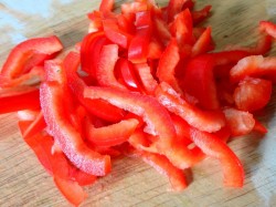 название картинки Салат с кальмарами и горошком