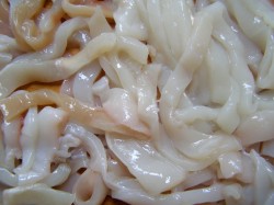 Салат с кальмарами и грибами