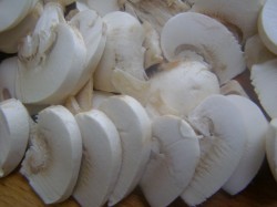 Салат с кальмарами и грибами