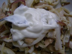 Салат с кальмарами и грибами