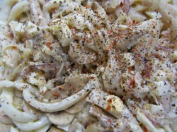 Салат с кальмарами и грибами