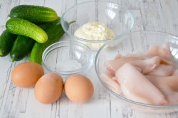 Салат кальмары с огурцом свежим и яйцом