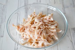 Салат кальмары с огурцом свежим и яйцом