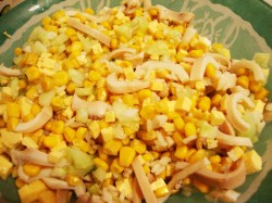 Салат с кальмарами и рисом