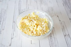 Салат с кальмарами и сыром