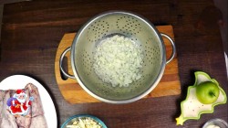 Салат с кальмарами яблоками и яйцами