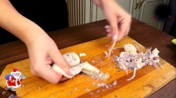 Салат с кальмарами яблоками и яйцами