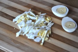 Салат с кальмаром яйцом огурцом сметаной