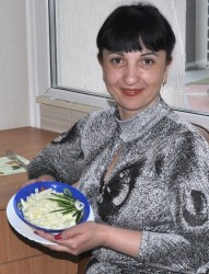 Салат с кальмаром яйцом огурцом сметаной