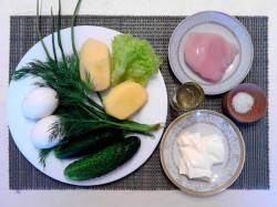 Салат с картошкой фри и курицей