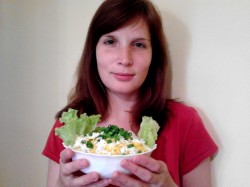 Салат с картошкой фри и курицей