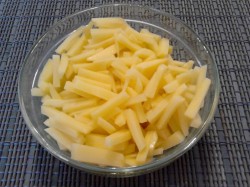 Салат с картошкой фри и курицей