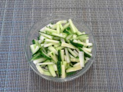 Салат с картошкой фри и курицей