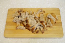 Салат с кириешками кукурузой и фасолью