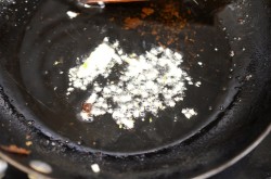 Салат с кириешками кукурузой и фасолью