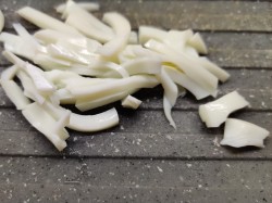 название картинки Салат с колбасой и сыром