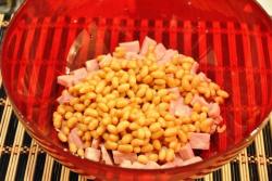 название картинки Салат с белой фасолью консервированной