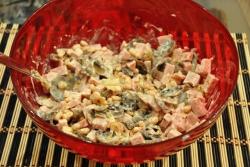 название картинки Салат с белой фасолью консервированной