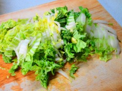 Салат с консервированными кальмарами и пекинской капустой - шаг 3 Салат с консервированными кальмарами и пекинской капустой - шаг 3