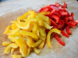 Салат с консервированными кальмарами и пекинской капустой - шаг 4 Салат с консервированными кальмарами и пекинской капустой - шаг 4