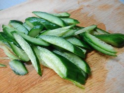 Салат с консервированными кальмарами и пекинской капустой - шаг 5 Салат с консервированными кальмарами и пекинской капустой - шаг 5