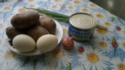 Салат с картошкой и консервированными кальмарами