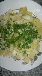 Салат с картошкой и консервированными кальмарами